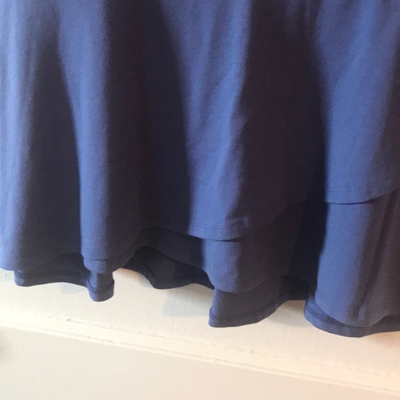 NWOT.  ISAAC MIZRAHI LIVE  SCALLOPED DETAIL TOP - Picture 5 of 6